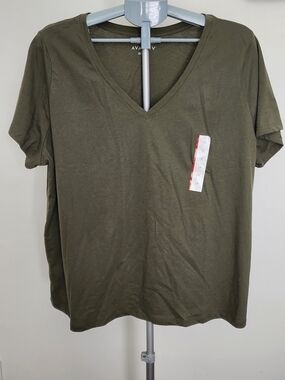 Ava & Viv Olive Green V-Neck Short Sleeve Tee